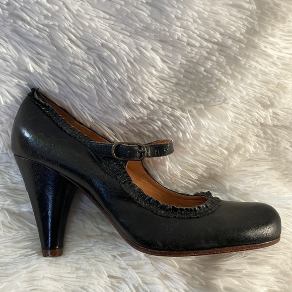 Chie Mihara Black strap buckle leather heel size 37.5 - Picture 9 of 9